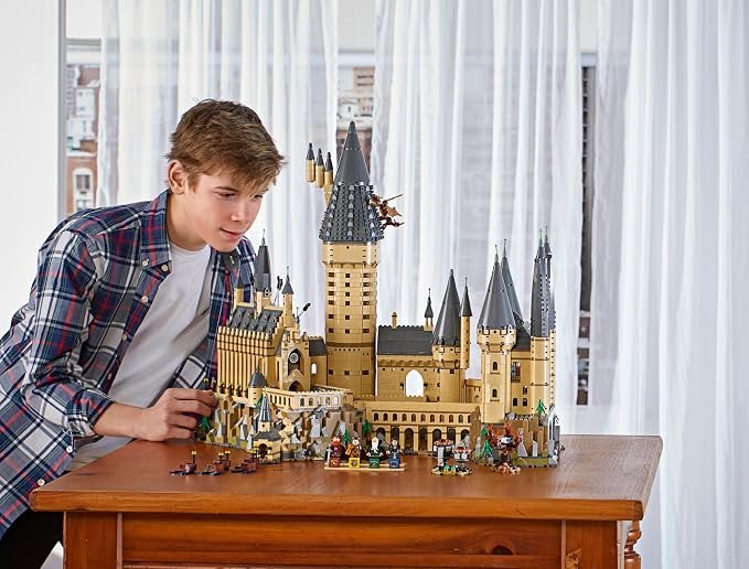 LEGO Harry Potter Hogwarts Castle 71043 Building Set - Image 2